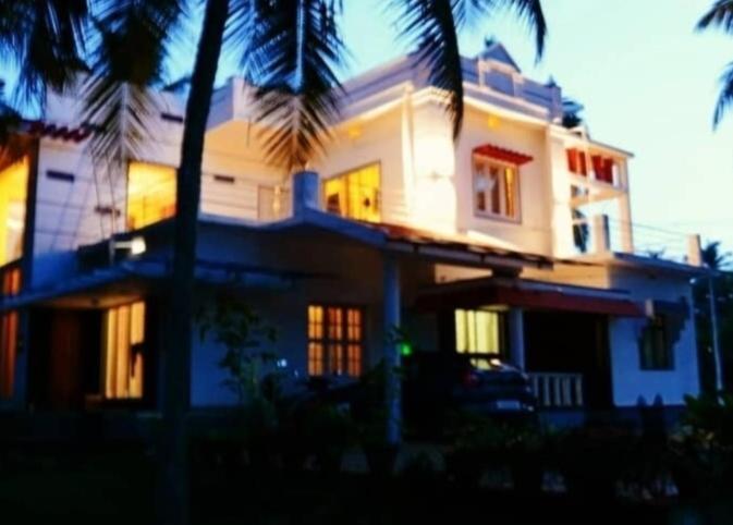 The Big Pineapple Estate Villa ウドゥピ エクステリア 写真